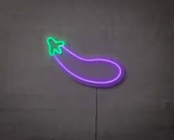 Neonskilt Aubergine H. 38 x B. 22 cm
